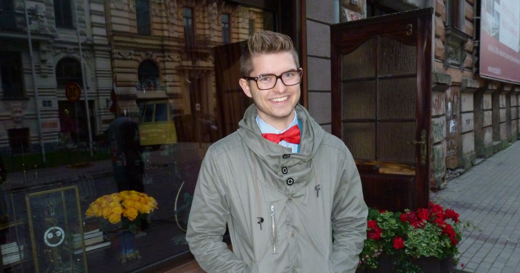 cropped-Red_bow_tie_in_Riga_Dennis_Widmark_blogg_blog.jpg